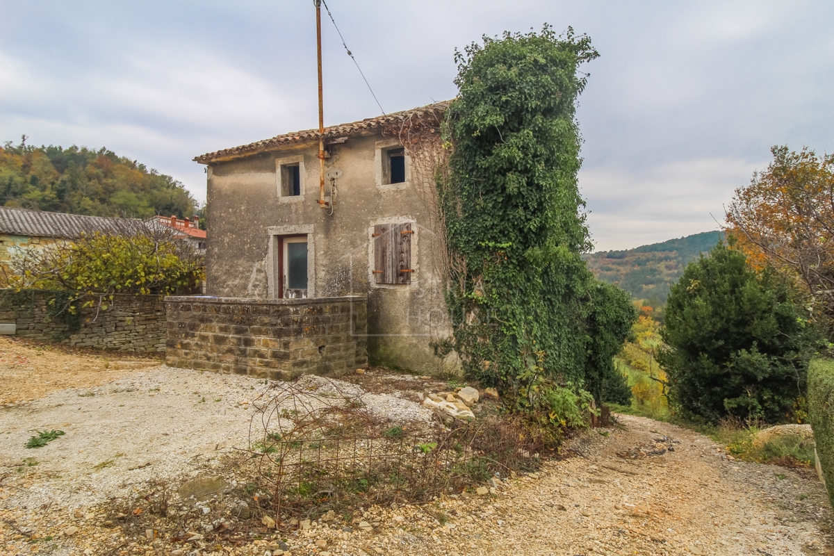 Motovun, kamnita hiša s panoramskim razgledom