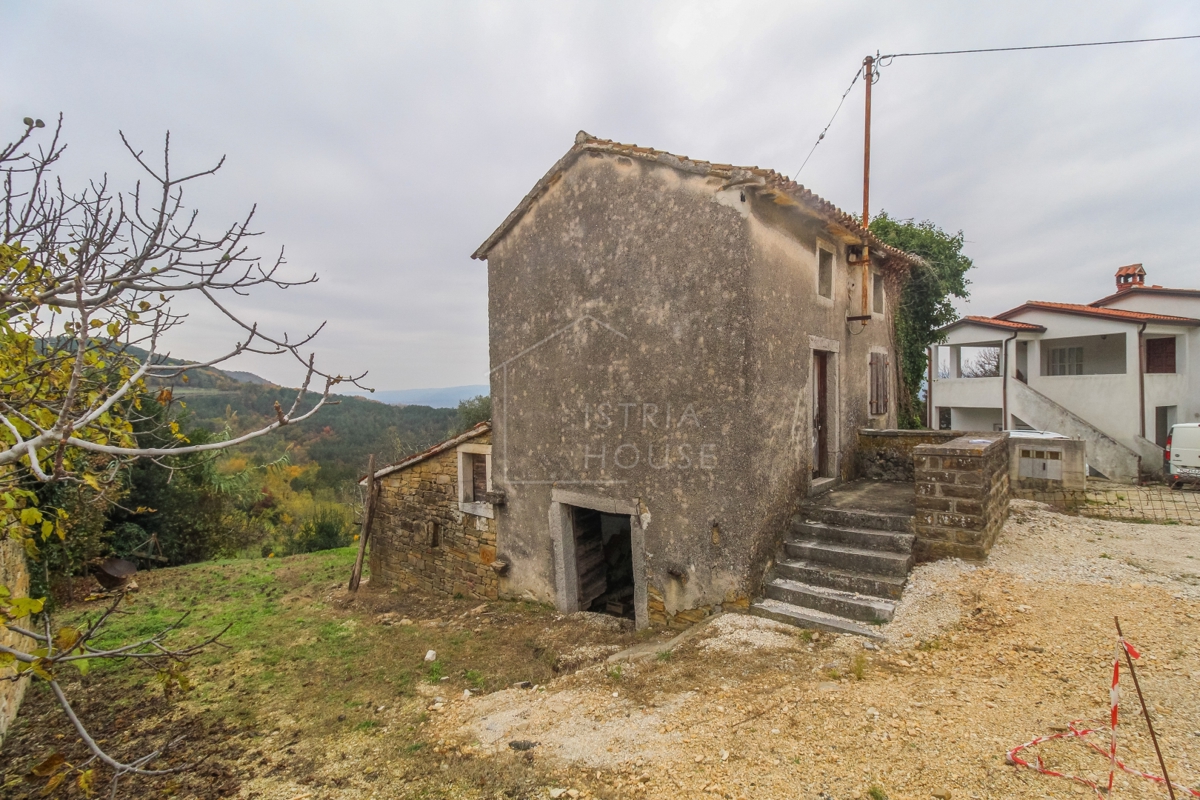 Motovun, kamnita hiša s panoramskim razgledom