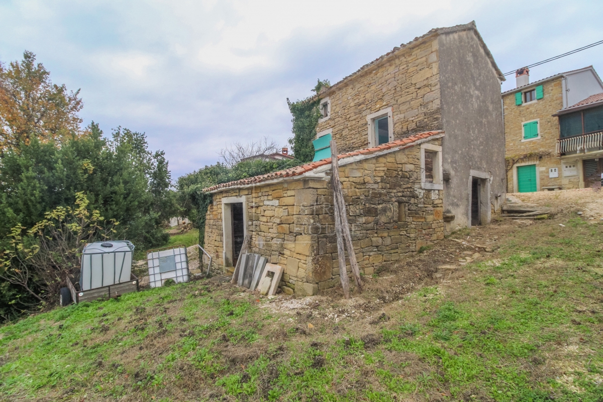 Motovun, kamnita hiša s panoramskim razgledom