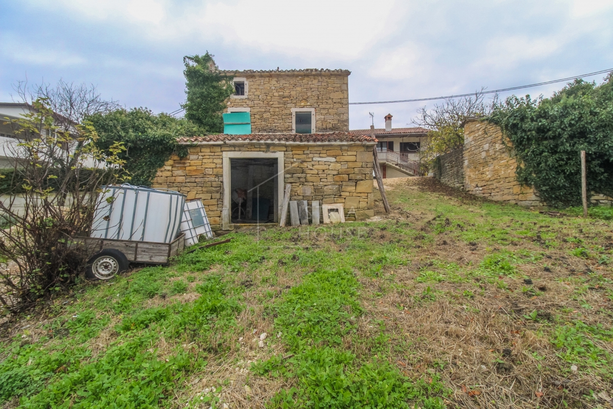 Motovun, kamnita hiša s panoramskim razgledom