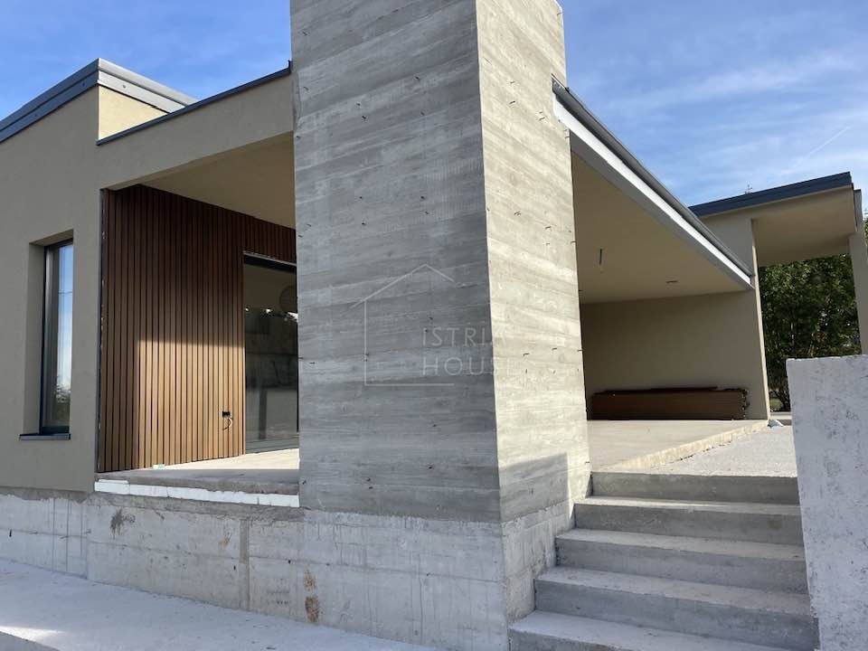 Žminj, okolica, moderna nizkoenergijska hiša z bazenom