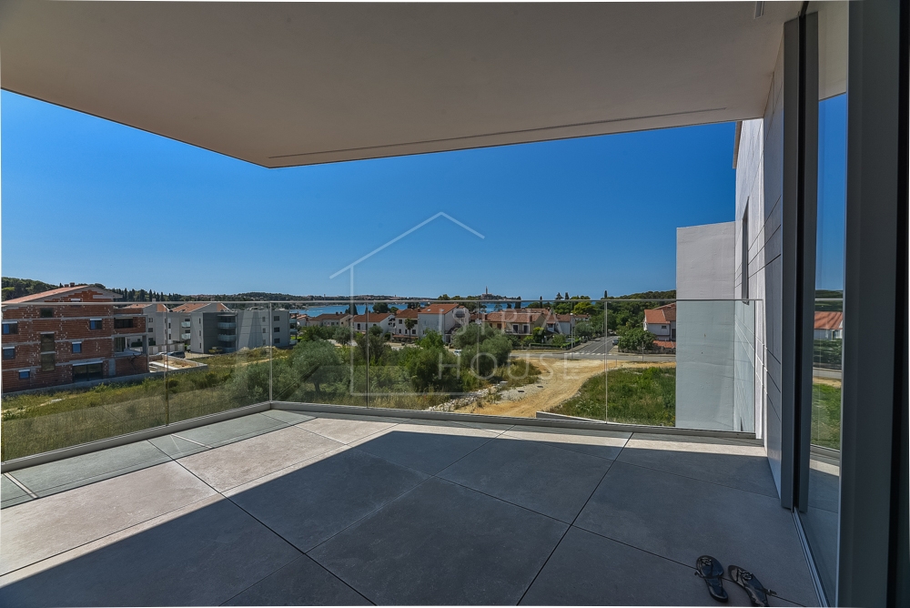 Rovinj, nov apartma 200m od plaže s teraso in pogledom na staro mesto in morje