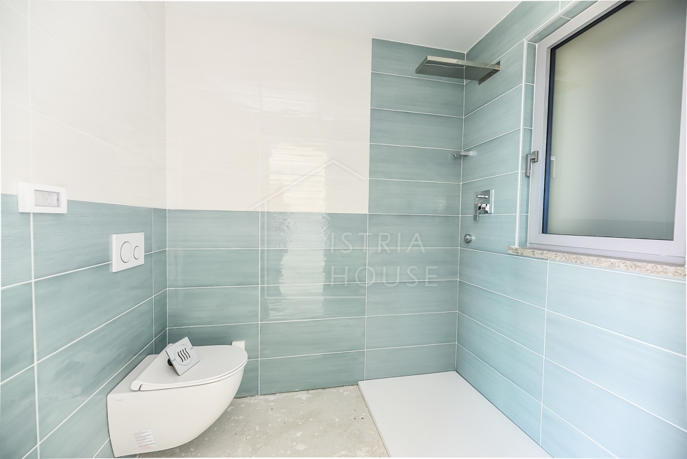 Rovinj, nov apartma 200m od plaže s teraso in pogledom na staro mesto in morje