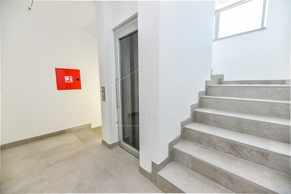 Rovinj, nov apartma 200m od plaže s teraso in pogledom na staro mesto in morje