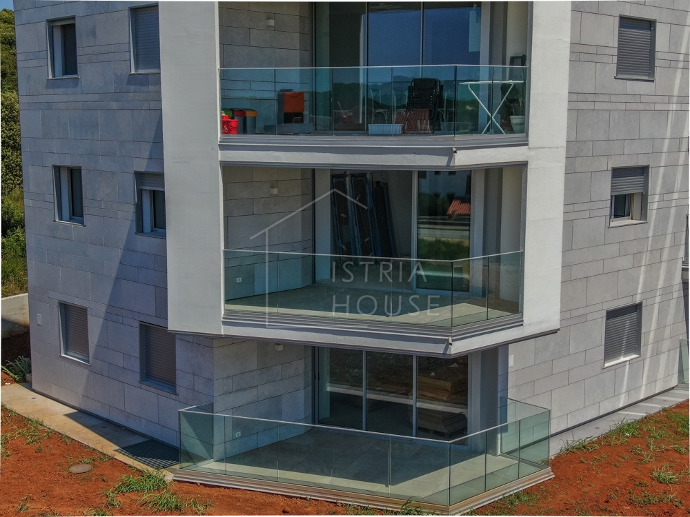 Rovinj, nov apartma 200m od plaže s teraso in pogledom na staro mesto in morje