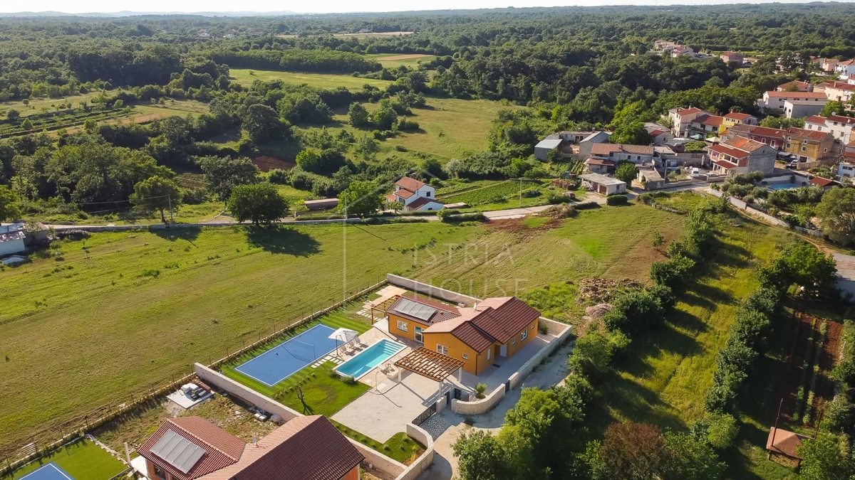 Svetvinčenat, okolica, moderna enonadstropna hiša z bazenom