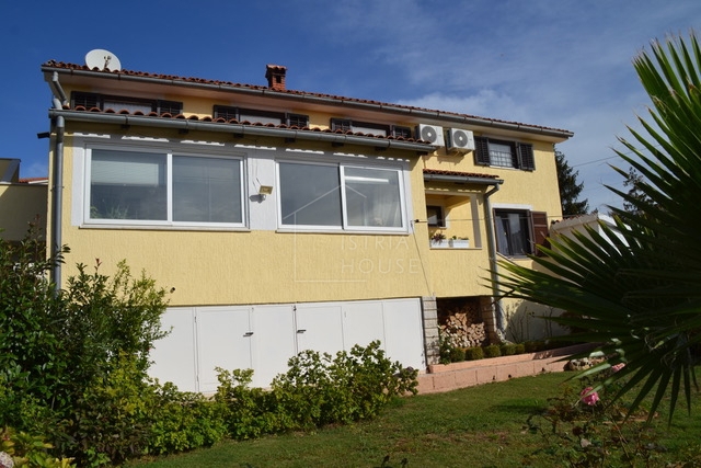 Poreč, hiša z dvema stanovanjema
