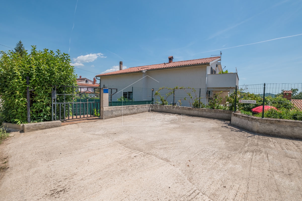 Poreč, hiša z dvema stanovanjema