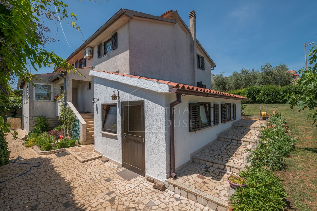 Poreč, hiša z dvema stanovanjema
