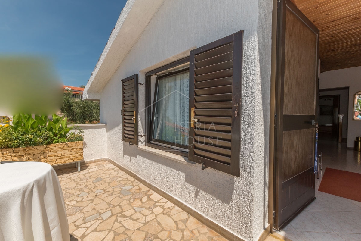 Poreč, hiša z dvema stanovanjema