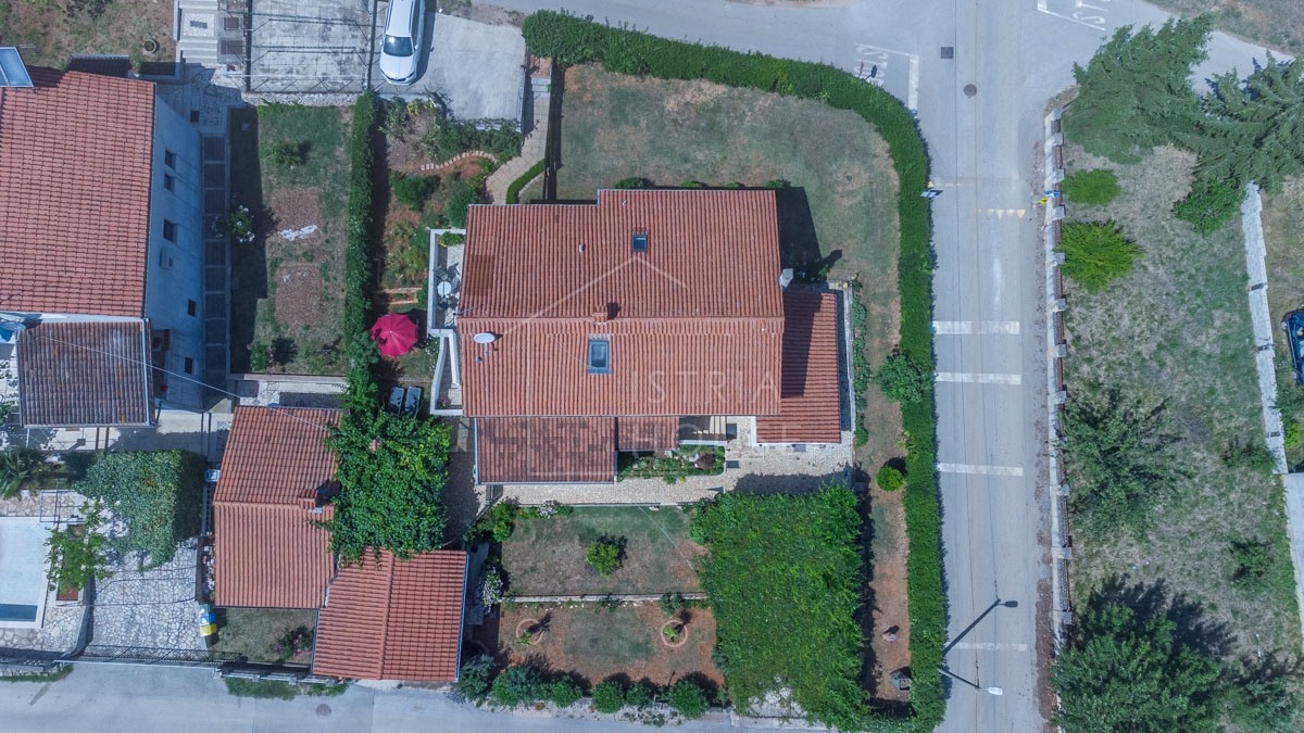 Poreč, hiša z dvema stanovanjema