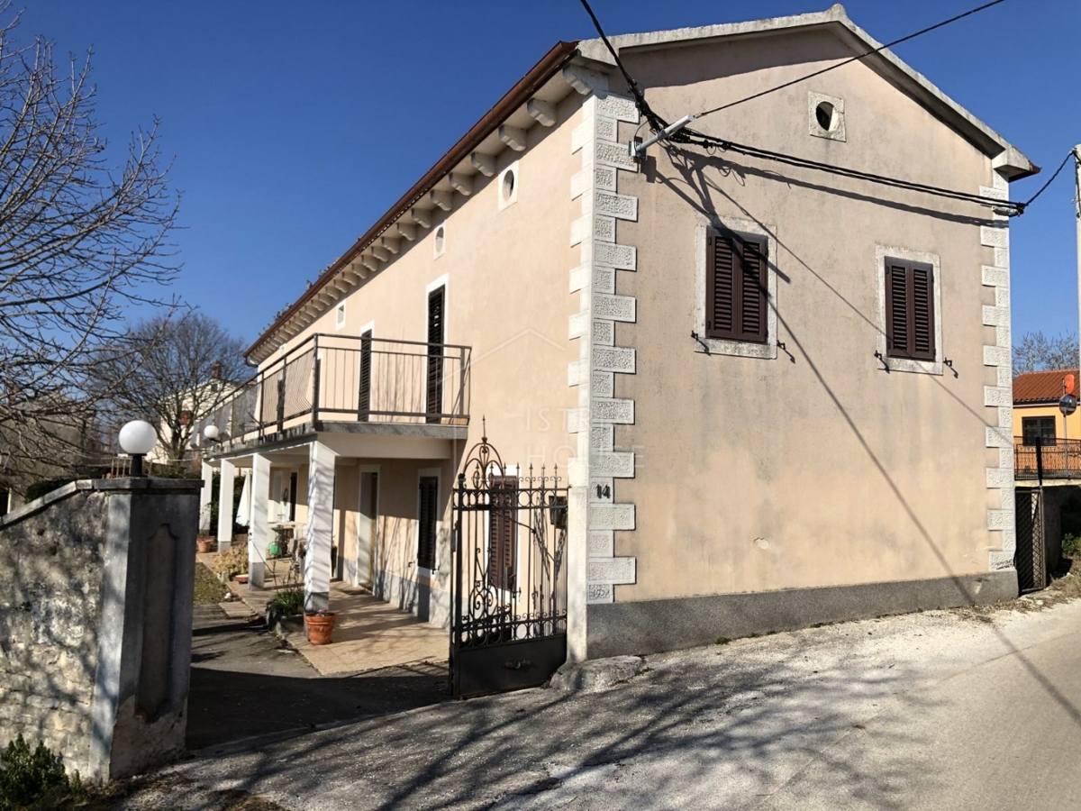 Svetvinčenat, okolica, družinska hiša z velikim vrtom