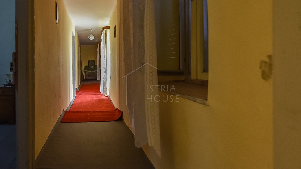 Svetvinčenat, okolica, družinska hiša z velikim vrtom