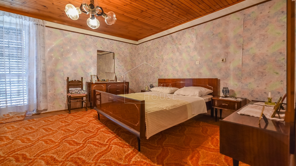 Svetvinčenat, okolica, družinska hiša z velikim vrtom