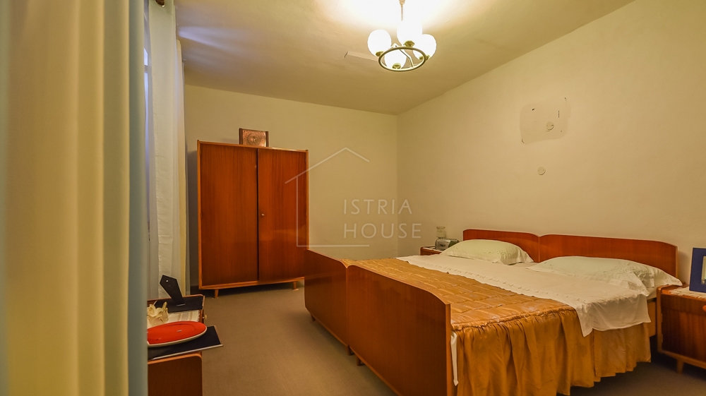 Svetvinčenat, okolica, družinska hiša z velikim vrtom