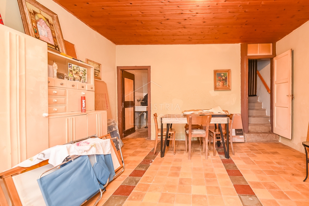 Bale, hiša za prenovo v centru