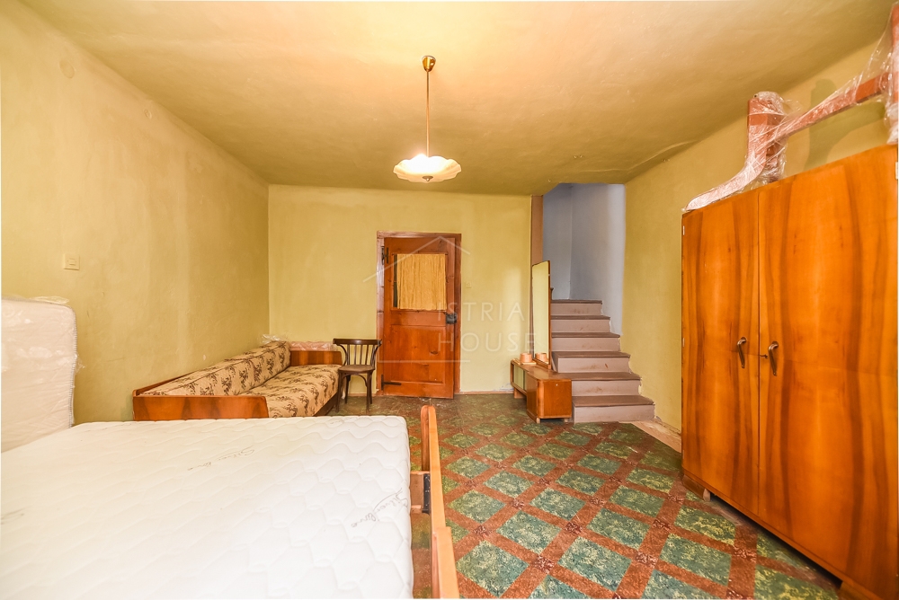 Bale, hiša za prenovo v centru