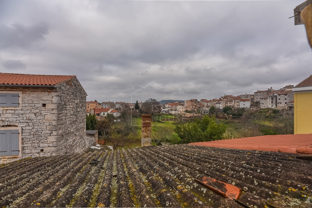 Bale, hiša za prenovo v centru