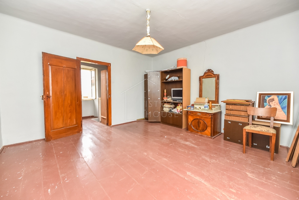 Bale, hiša za prenovo v centru