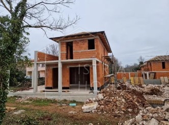 Svetvinčenat, okolica, moderna hiša v izgradnji