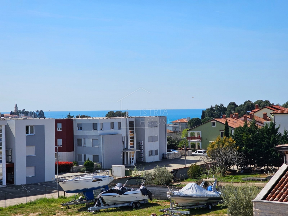 Novigrad, stanovanje s pogledom na morje nedaleč od plaže
