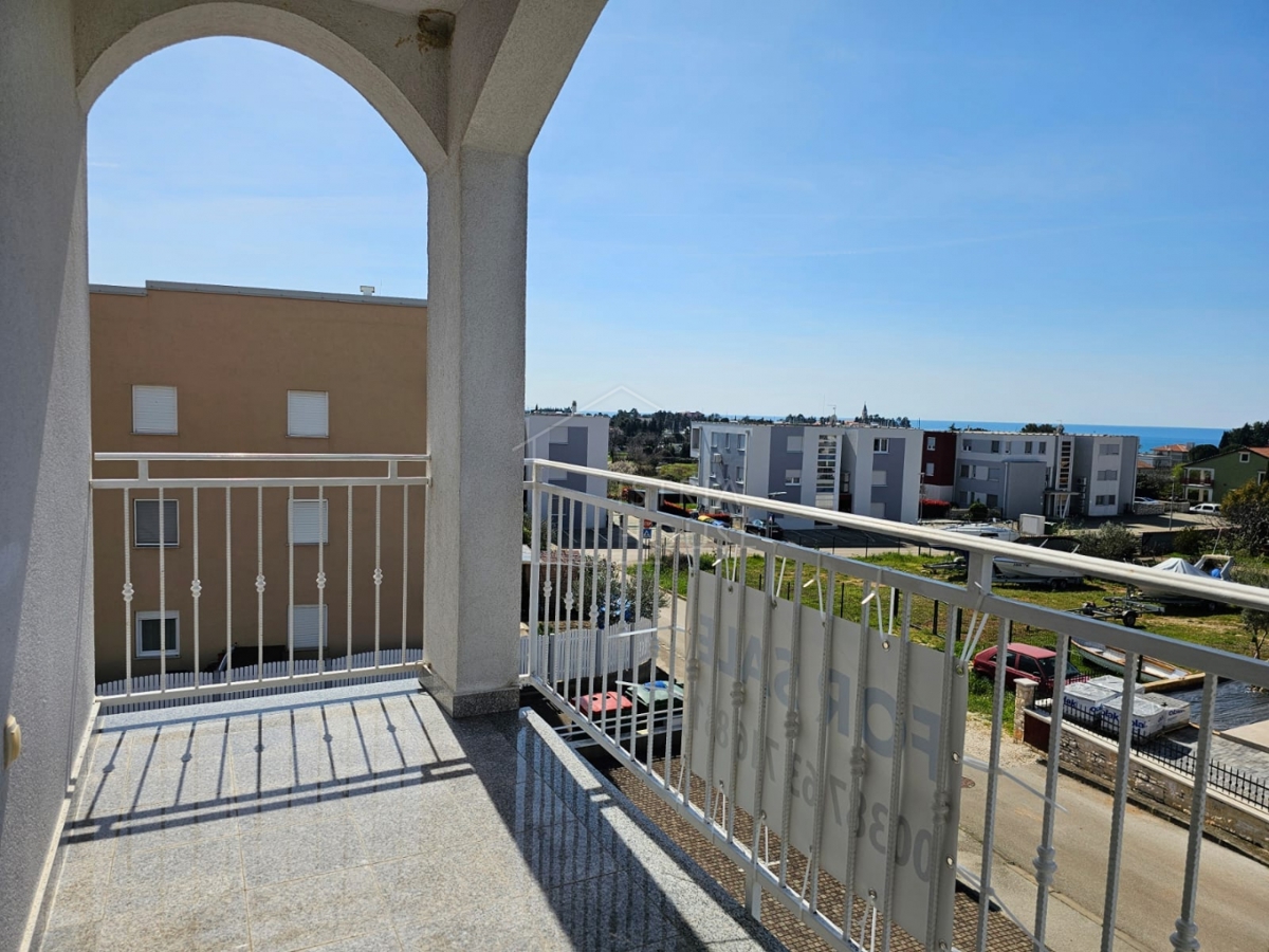 Novigrad, stanovanje s pogledom na morje nedaleč od plaže