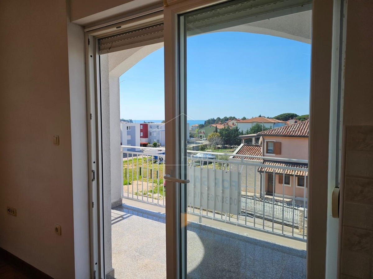 Novigrad, stanovanje s pogledom na morje nedaleč od plaže
