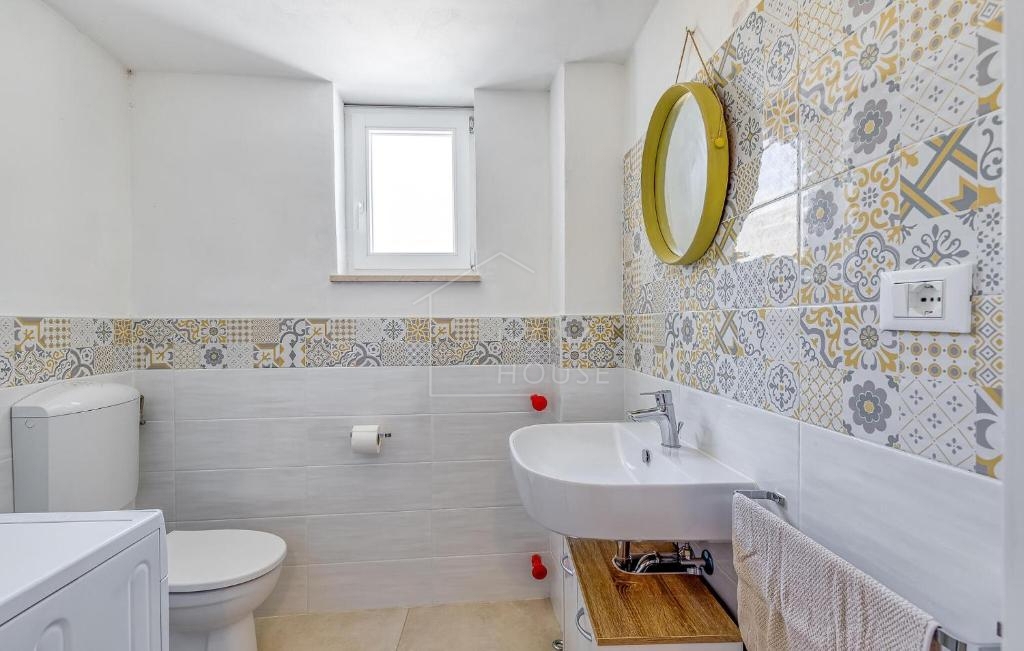 Kanfanar, okolica, istrska hiša z bazenom in veliko parcelo