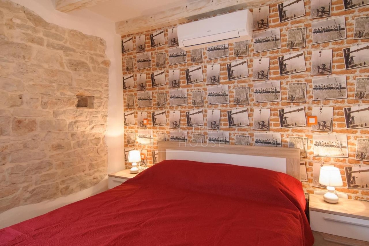 POREČ, okolica - lepa kamnita hiša s pogledom na morje