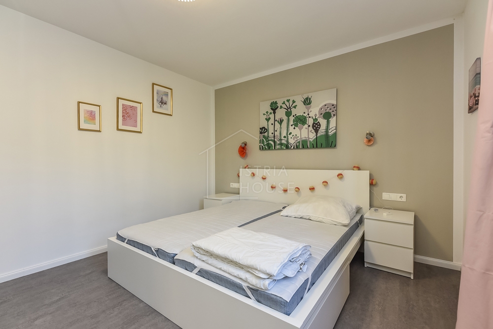 Rovinj, okolica, prostorno stanovanje z dvoriščem