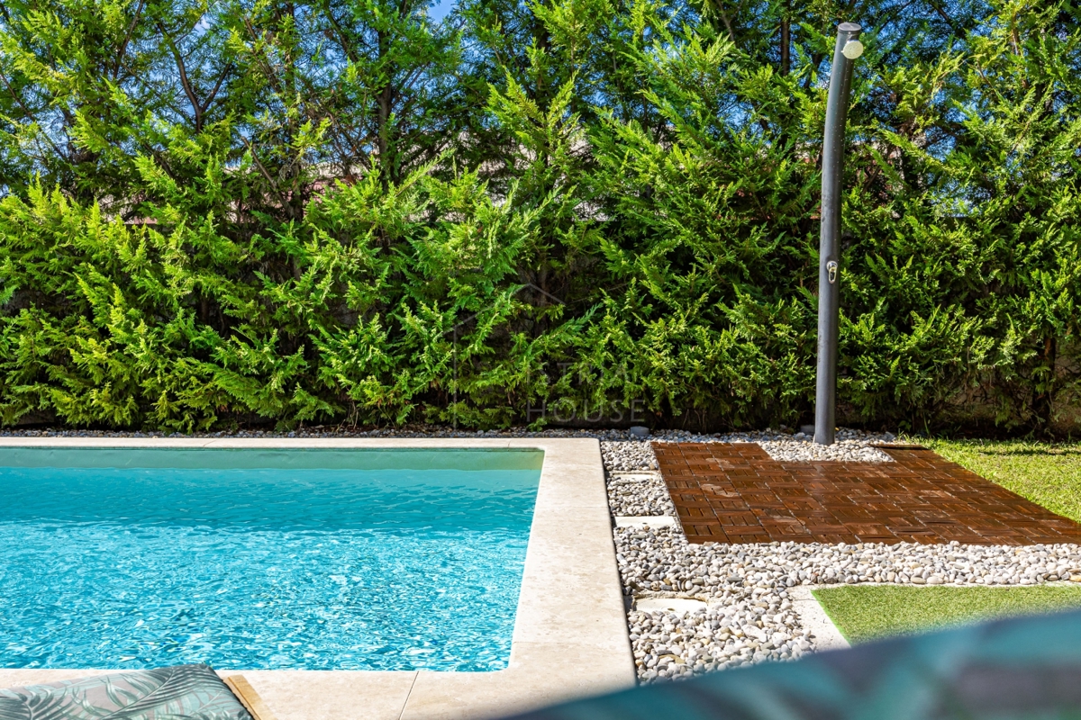 Svetvinčenat, okolica, družinska hiša z bazenom