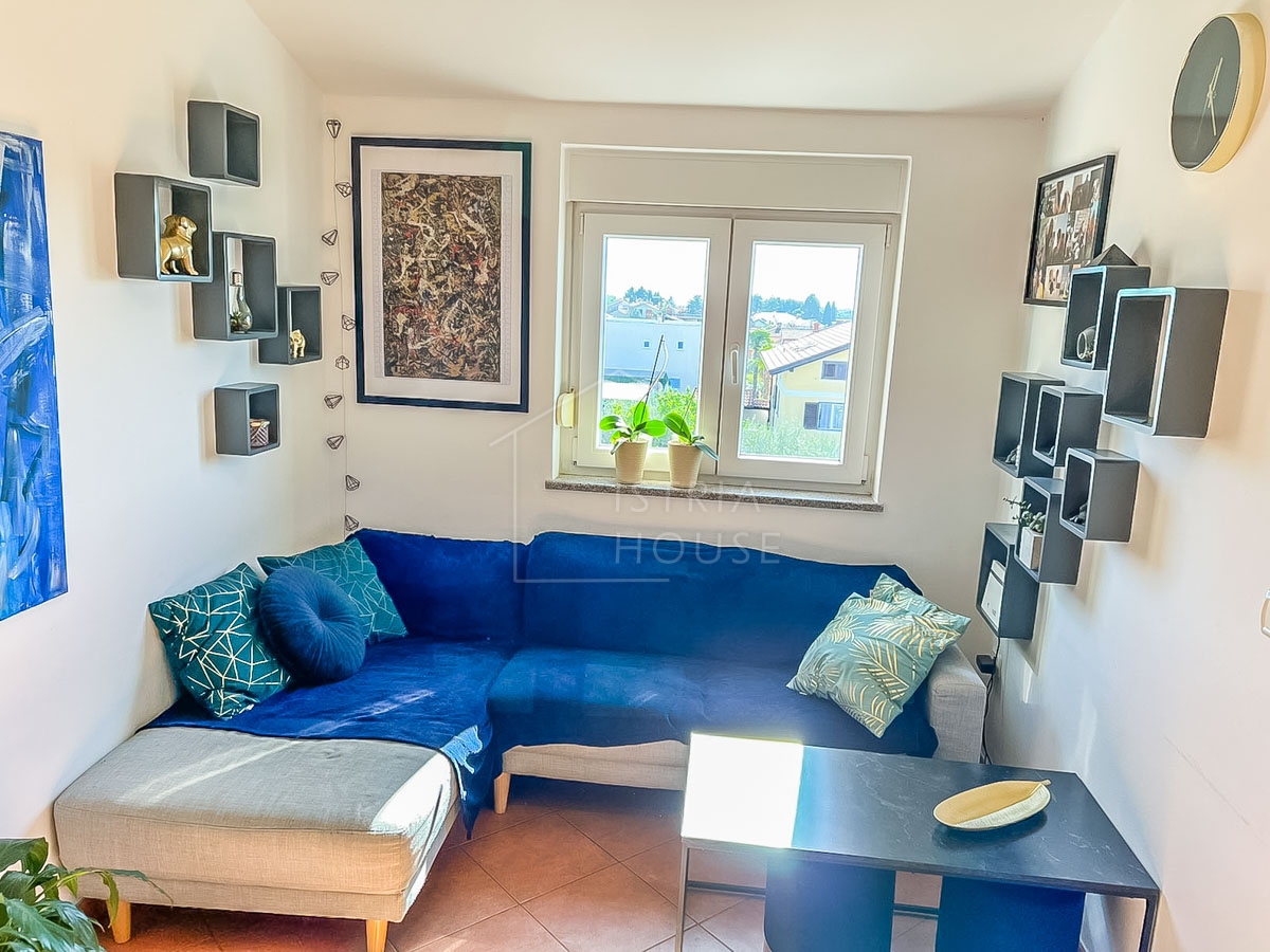 Novigrad, apartment with a large terrace near the beach