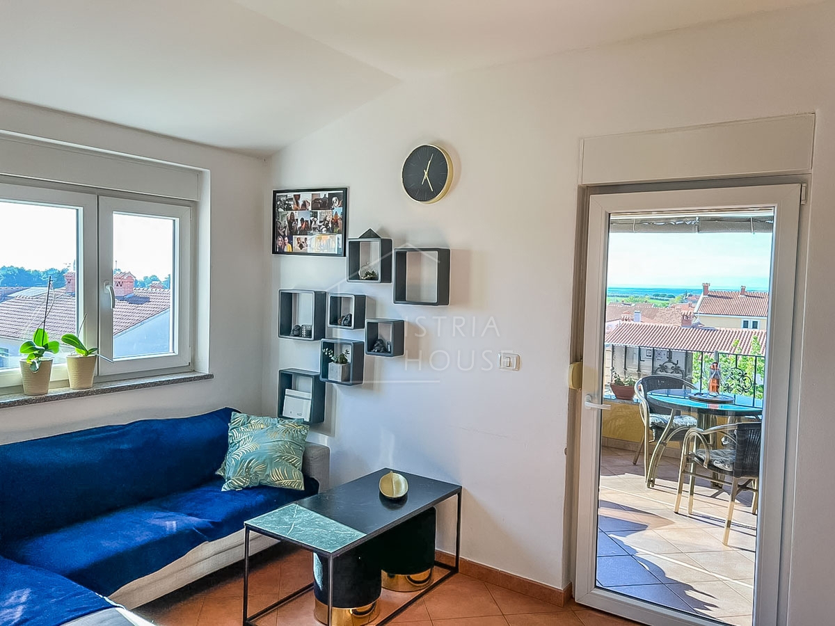 Novigrad, apartment with a large terrace near the beach