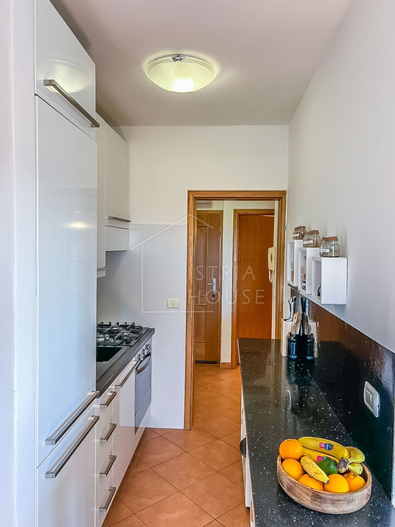 Novigrad, apartment with a large terrace near the beach