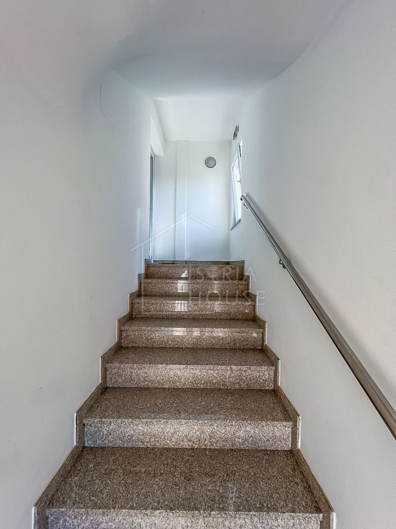 Novigrad, apartment with a large terrace near the beach