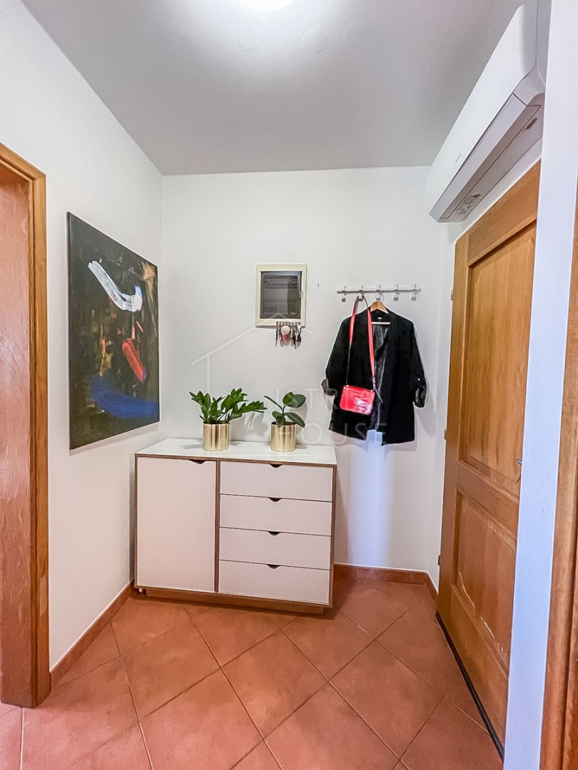 Novigrad, apartment with a large terrace near the beach