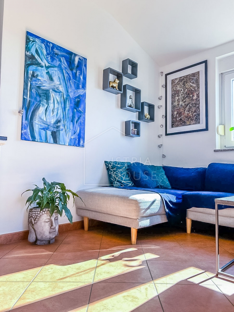 Novigrad, apartment with a large terrace near the beach