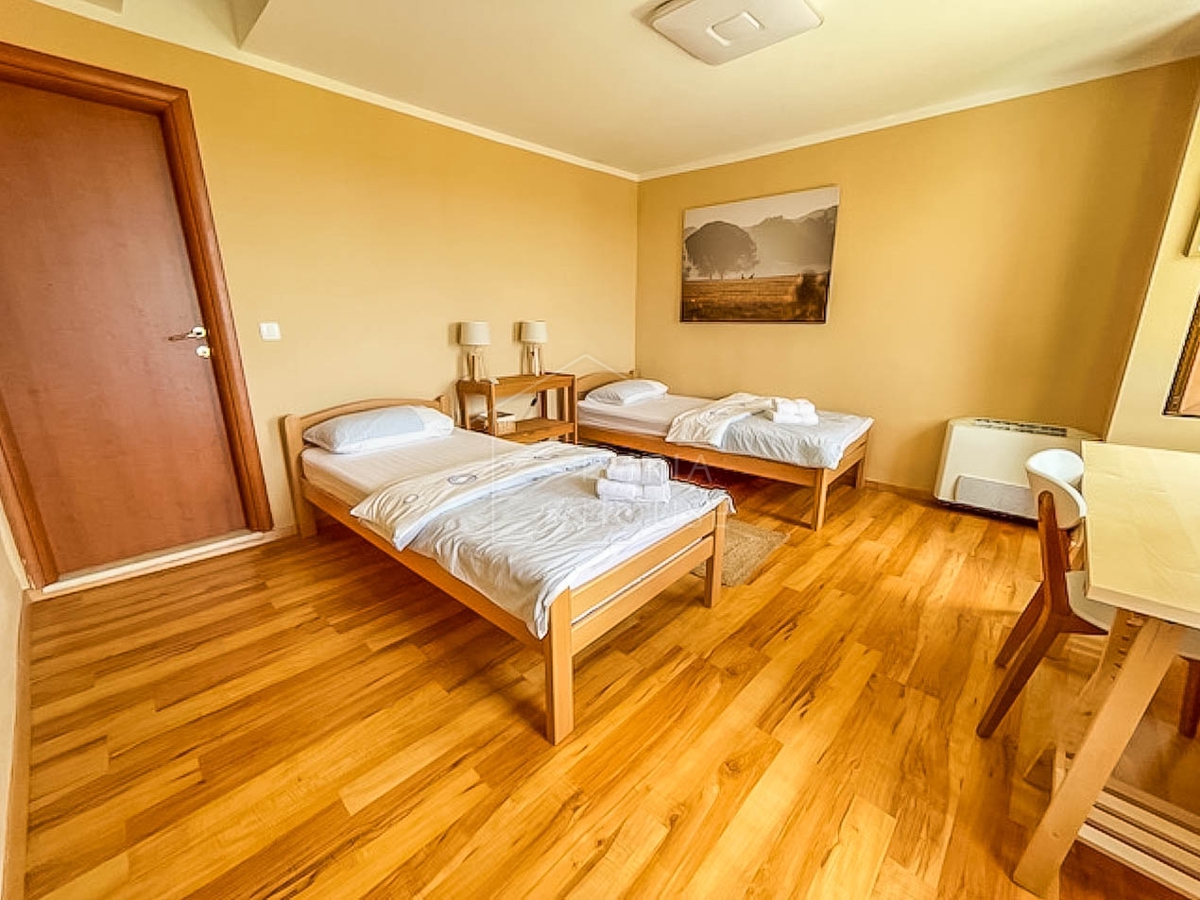 Poreč, okolica, fantastična kamnita hiša z razgledom