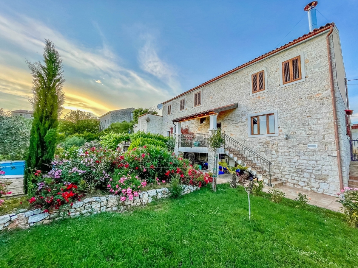 Poreč, okolica, fantastična kamnita hiša z razgledom