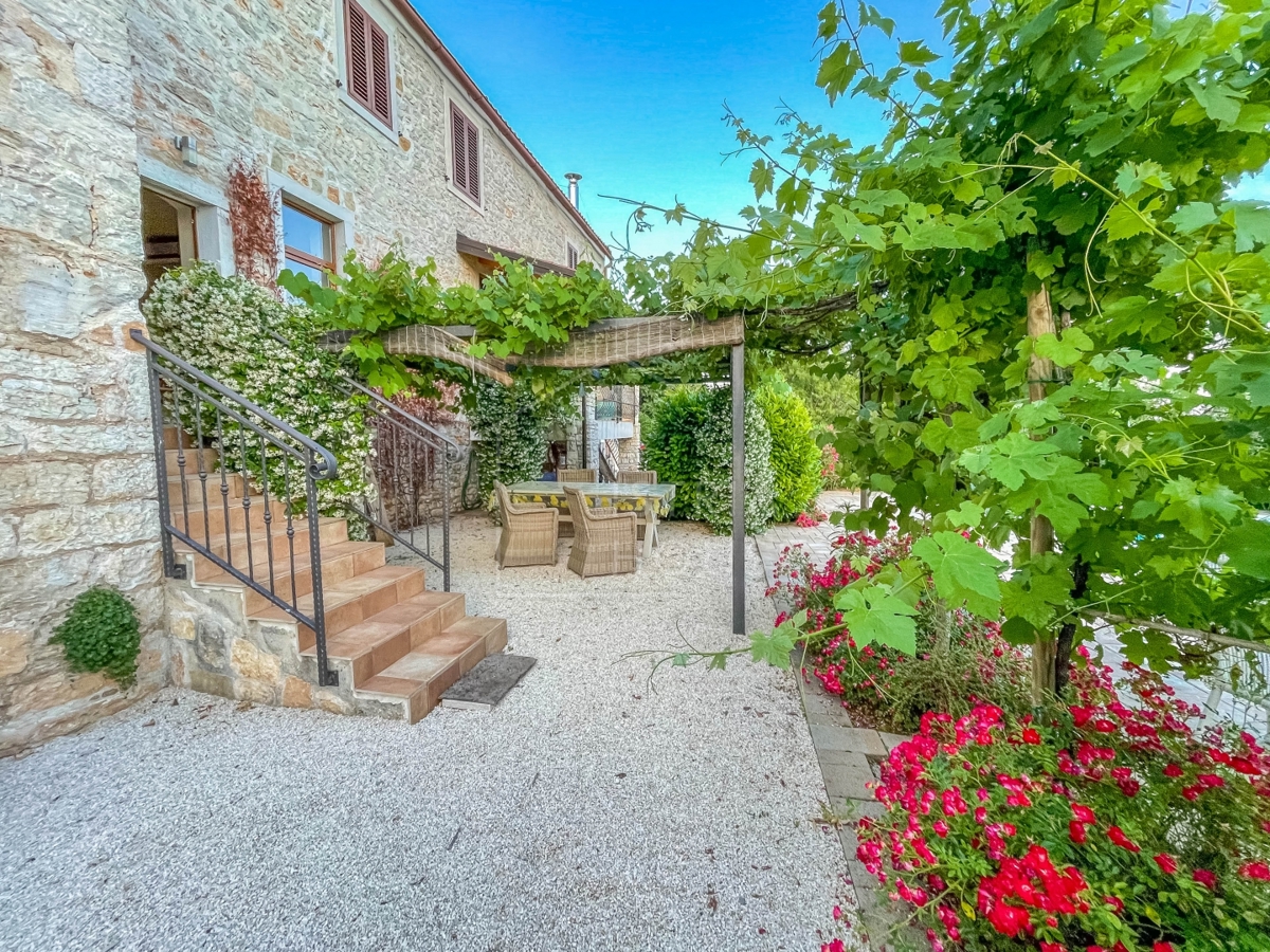 Poreč, okolica, fantastična kamnita hiša z razgledom