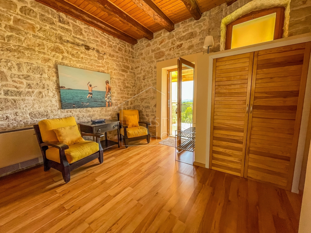 Poreč, okolica, fantastična kamnita hiša z razgledom