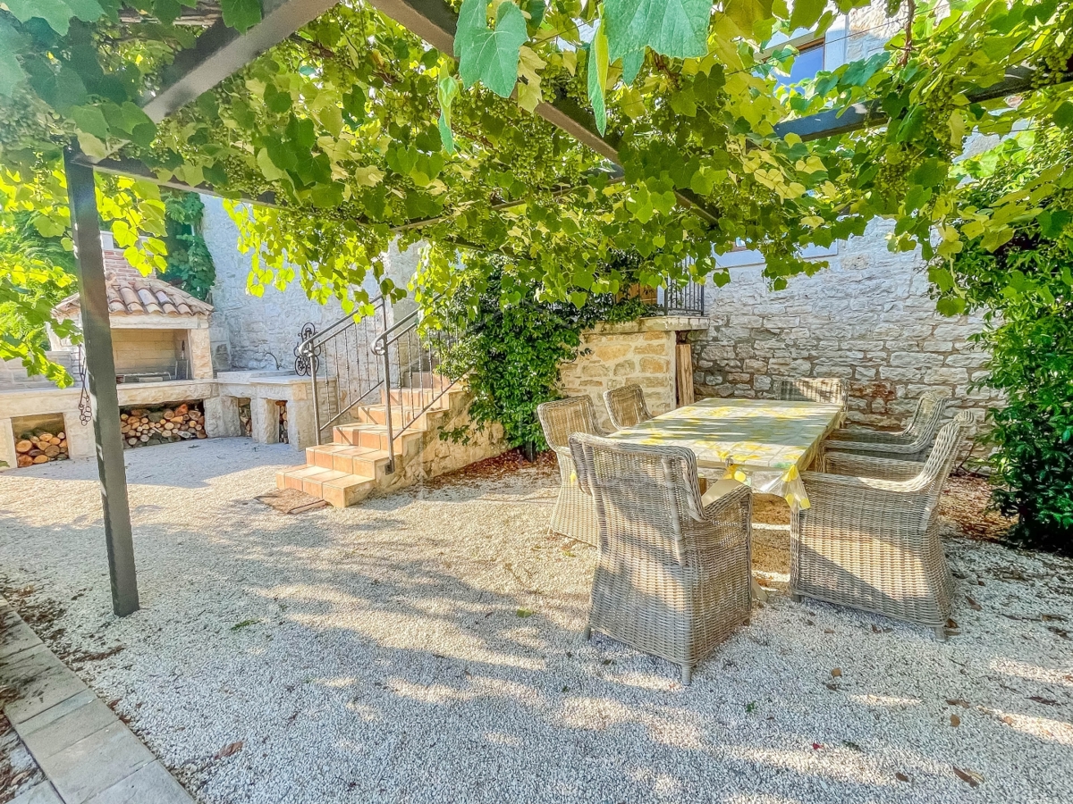Poreč, okolica, fantastična kamnita hiša z razgledom