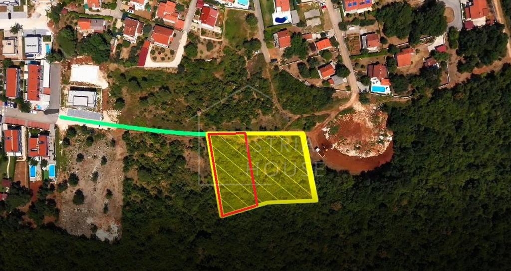 POREČ, okolica, zazidljiva parcela na odlični lokaciji