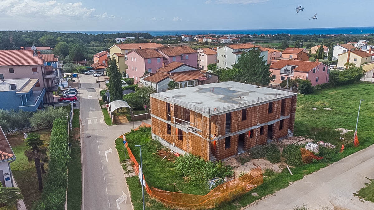 NOVIGRAD, okolica, čudovito stanovanje v pritličju!
