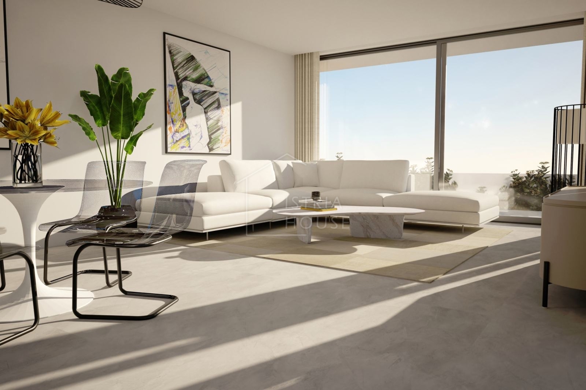 Vodnjan, nedokončana hiša s pogledom na morje