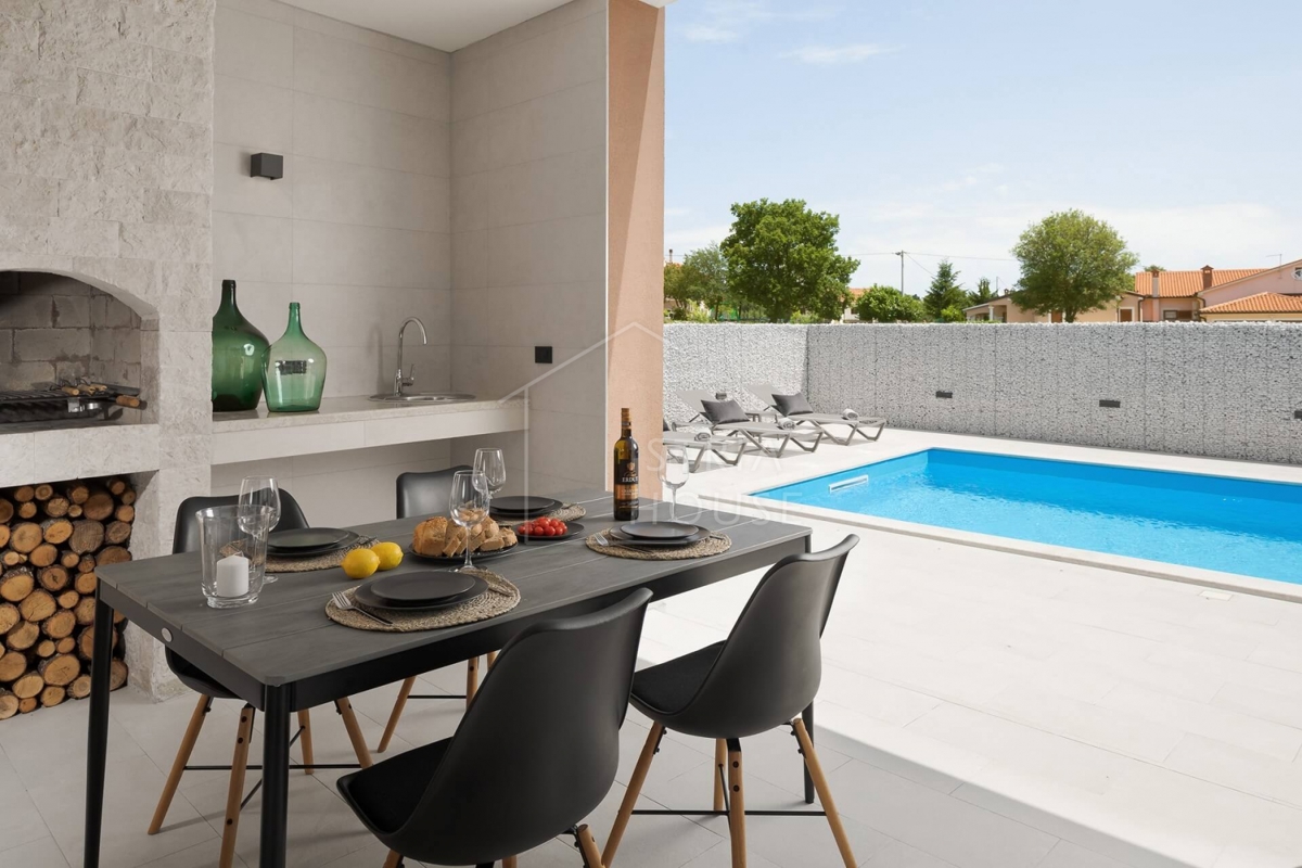 Svetvinčenat, surroundings, modern villa with pool