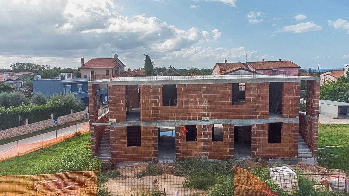 NOVIGRAD, okolica, stanovanje v pritličju novogradnje