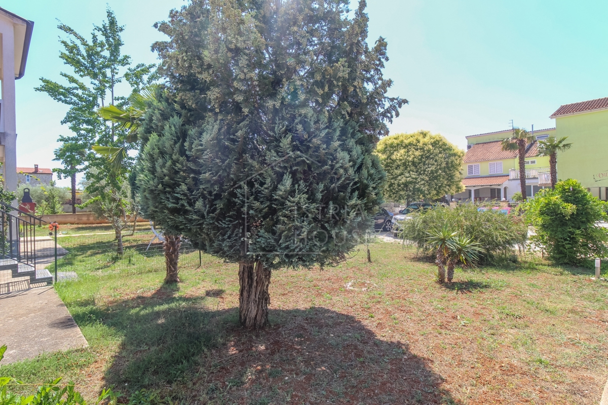 Poreč, stanovanje v pritličju z zasebnim vrtom