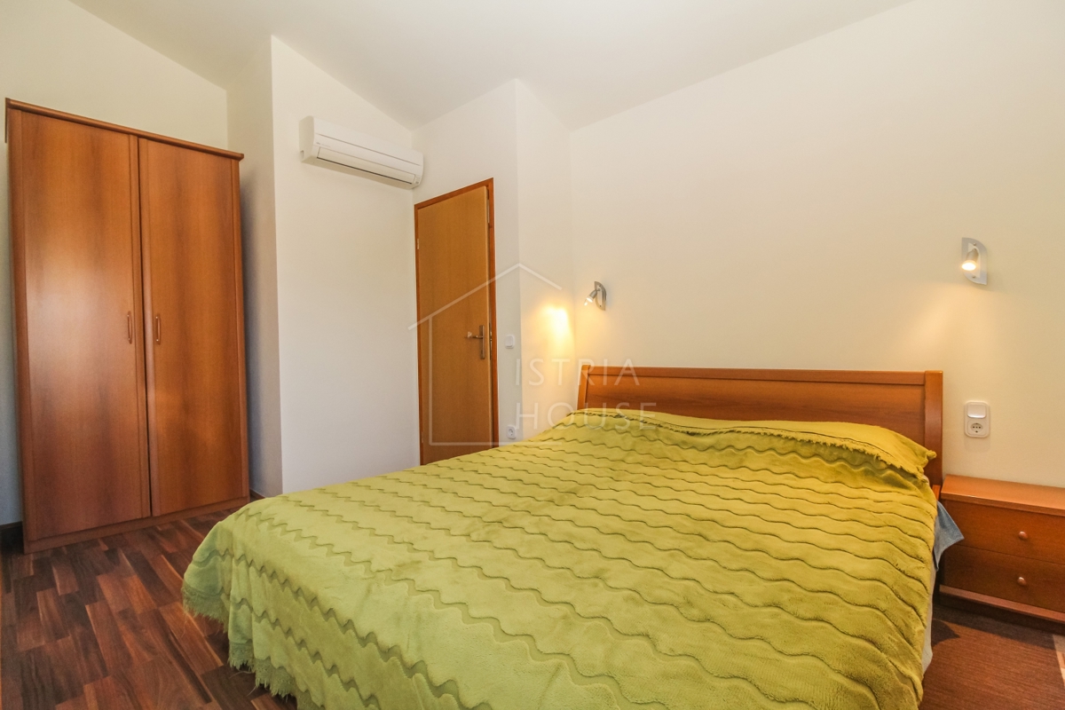 Poreč, stanovanje v pritličju z zasebnim vrtom