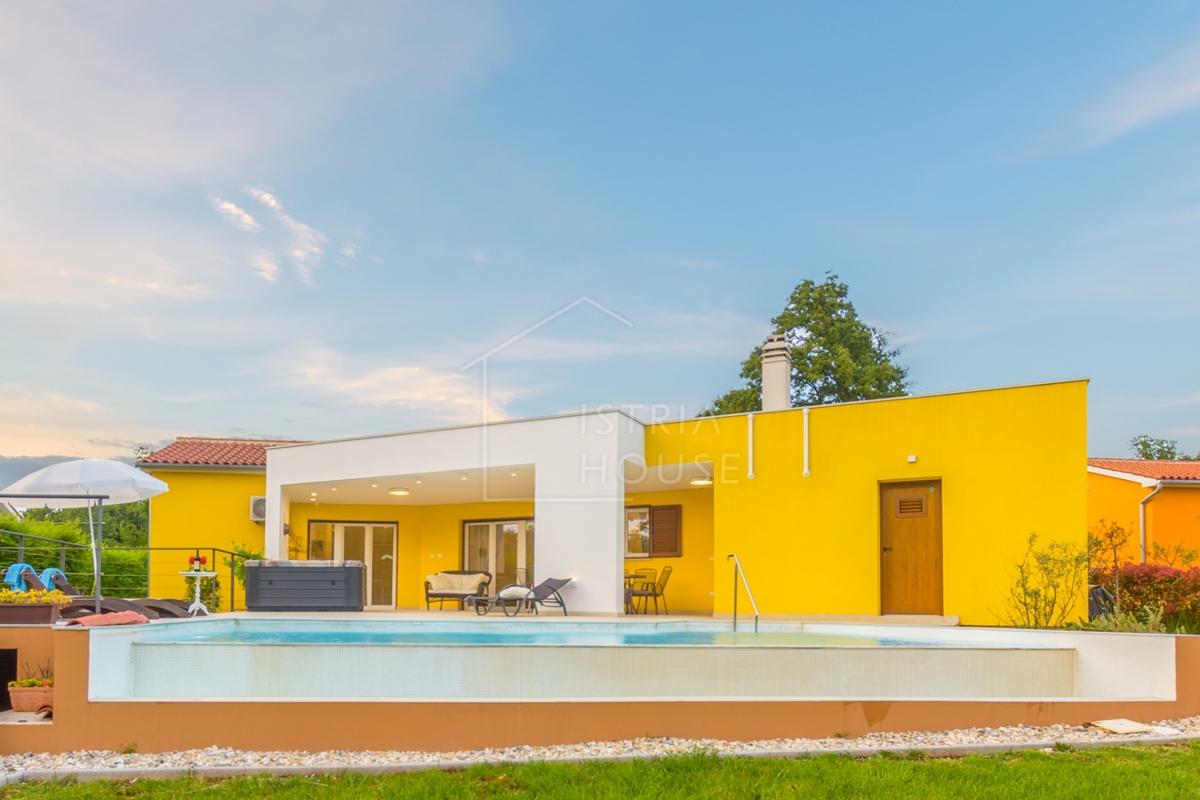 Svetvinčenat, okolica, Vila z odprtim pogledom in bazenom